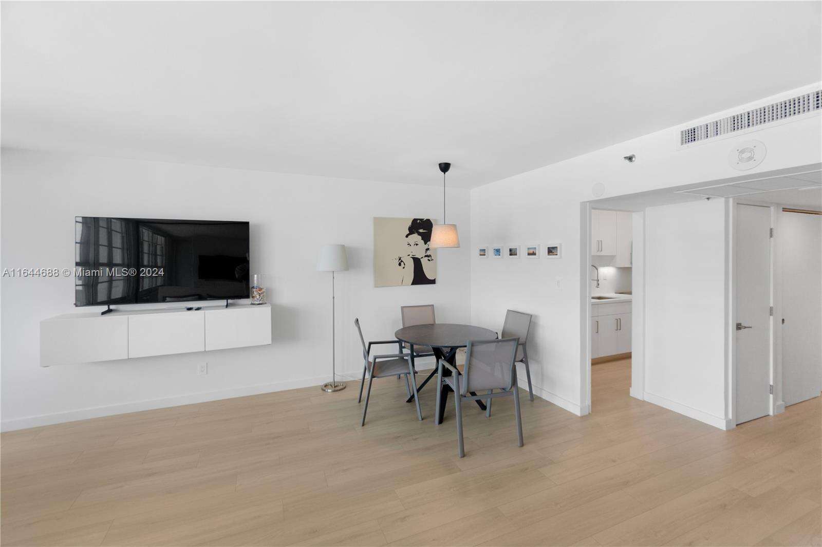 Decoplage at 100 Lincoln Rd, Miami Beach, FL 33139 - For Rent photo 8