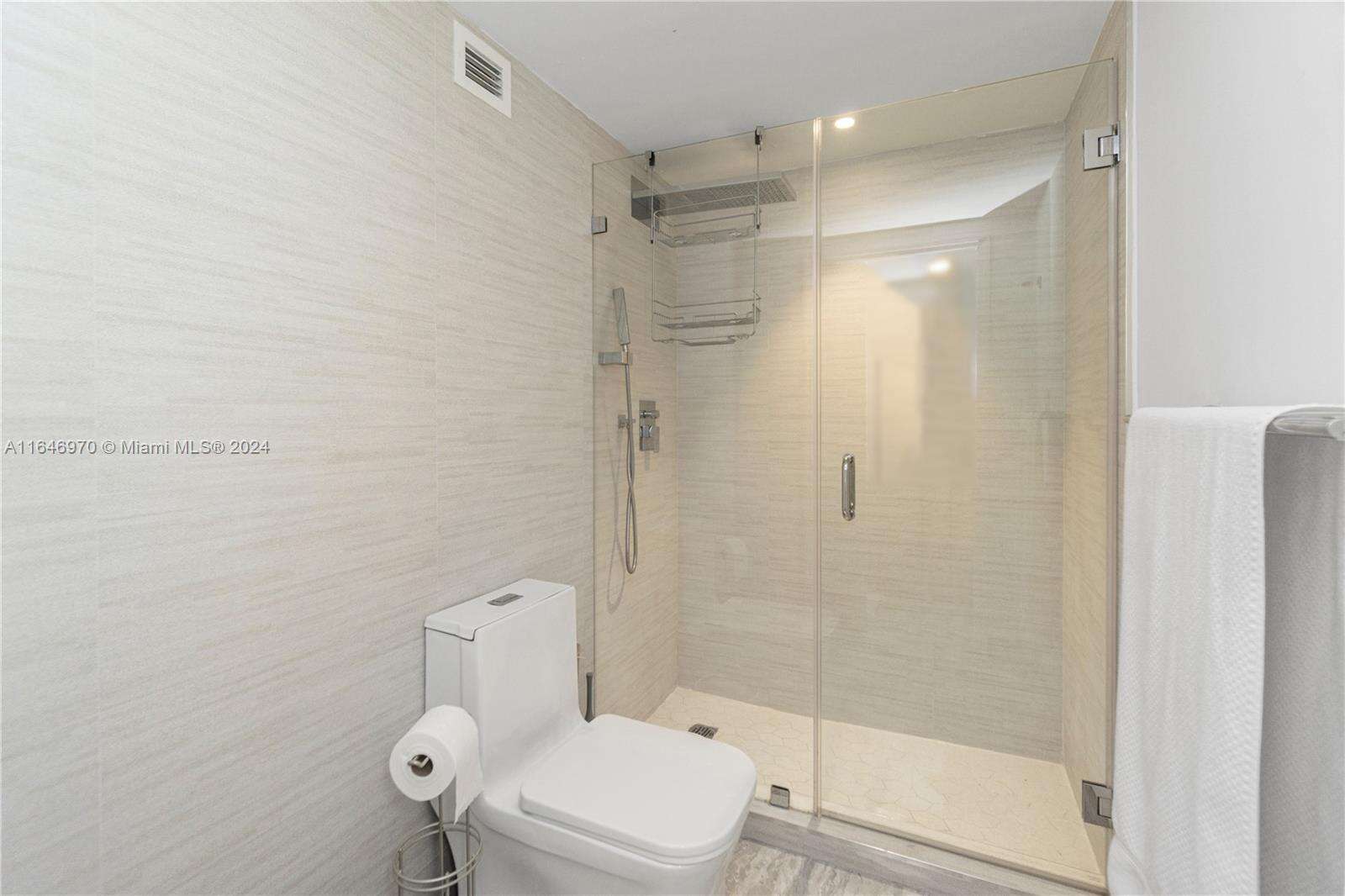 Decoplage at 100 Lincoln Rd, Miami Beach, FL 33139 - For Rent photo 16
