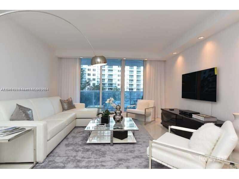 Roney Palace at 2301 Collins Ave, Miami Beach, FL 33139 - For Rent photo 2