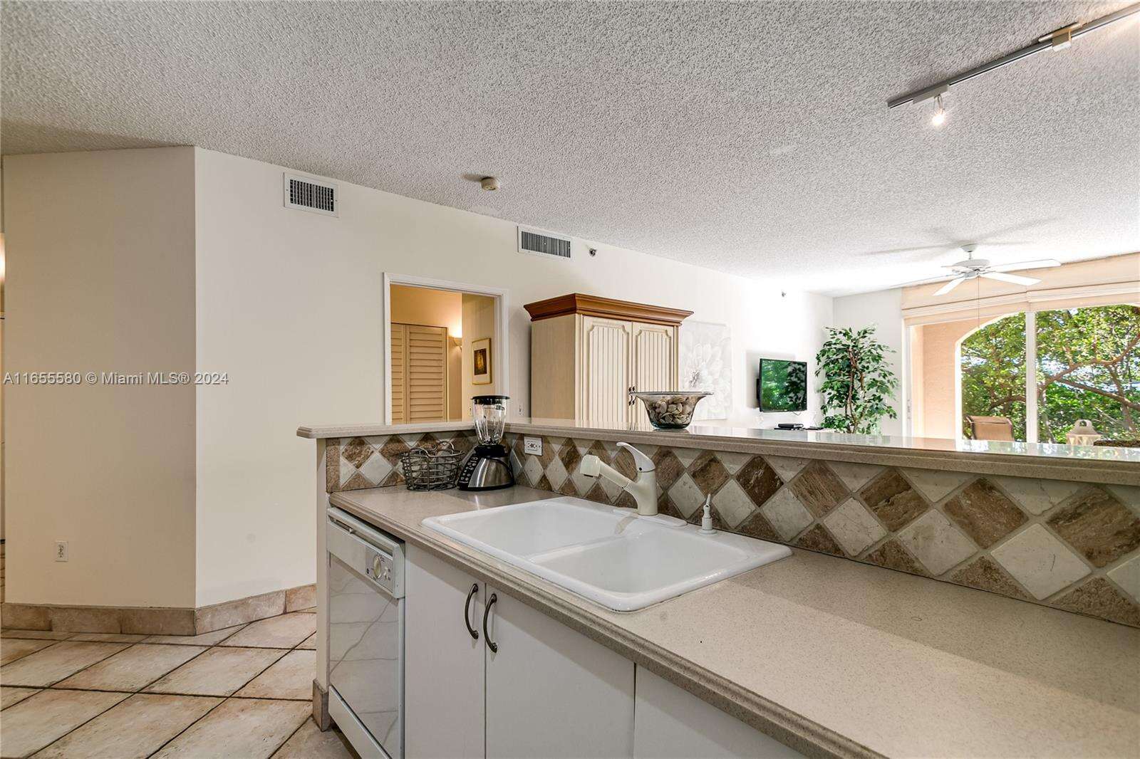 The Yacht Club At Aventura at 19701 Country Club Dr, Aventura, FL 33180 - For Rent photo 11