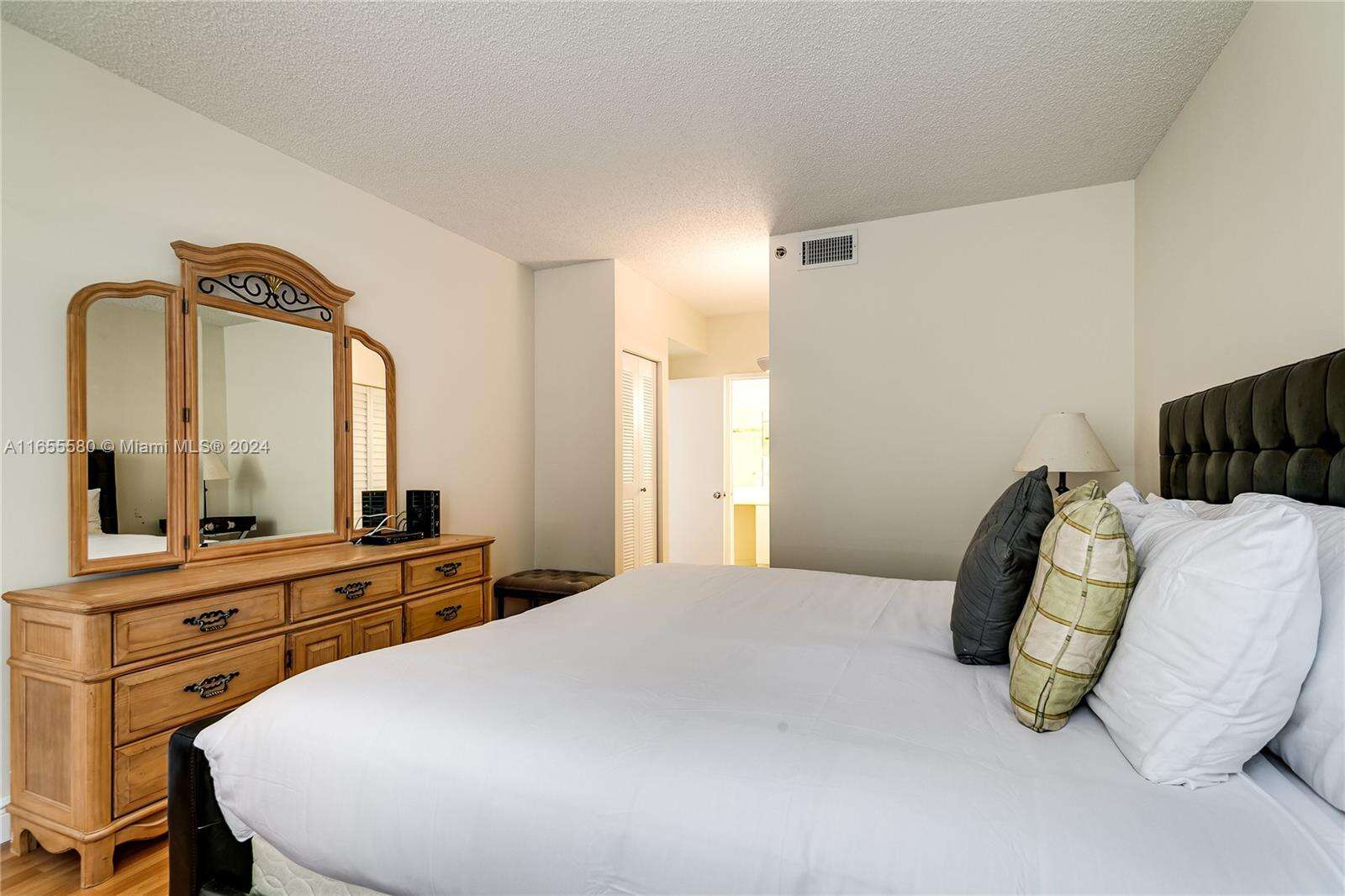 The Yacht Club At Aventura at 19701 Country Club Dr, Aventura, FL 33180 - For Rent photo 15