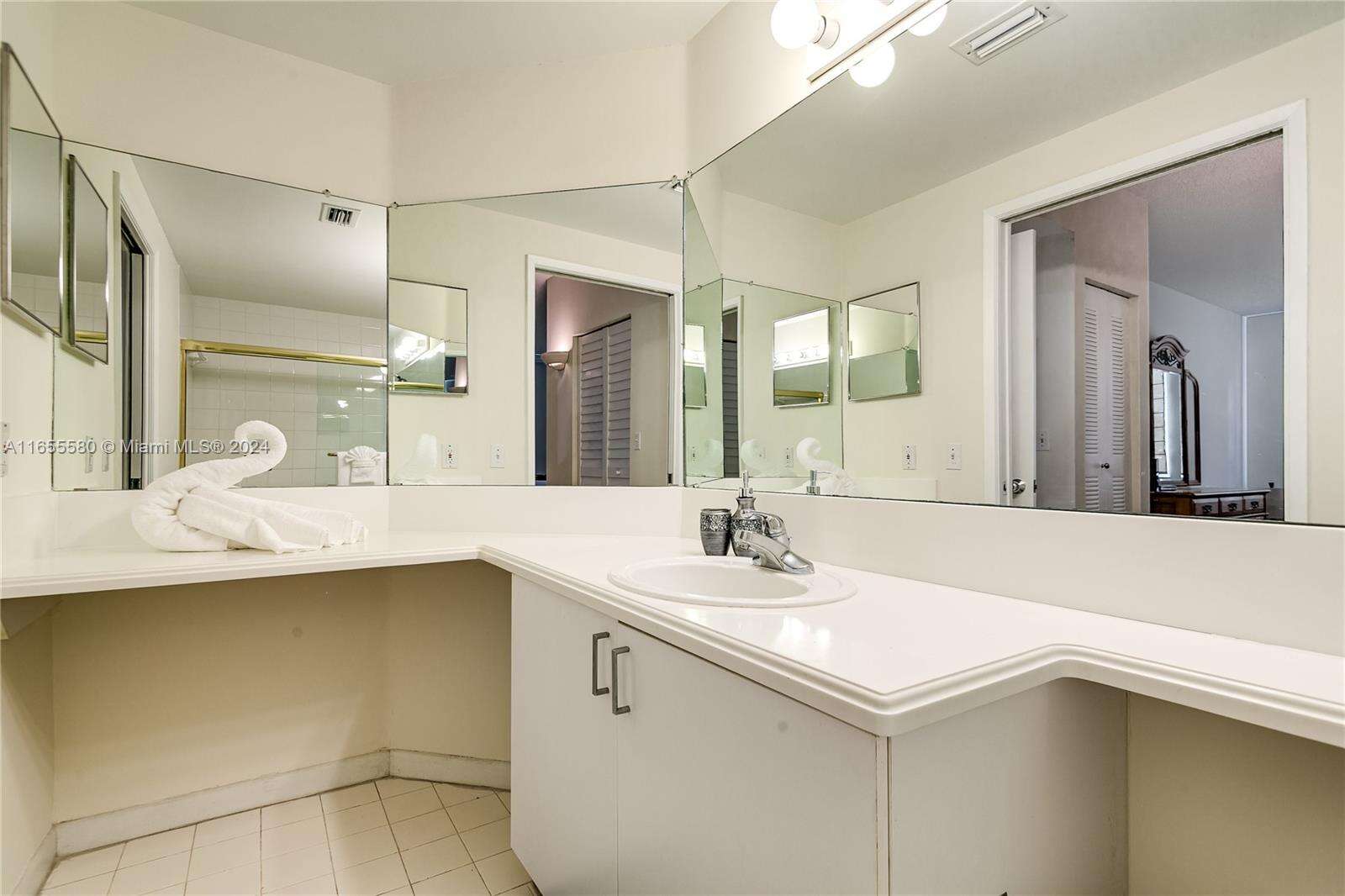 The Yacht Club At Aventura at 19701 Country Club Dr, Aventura, FL 33180 - For Rent photo 18