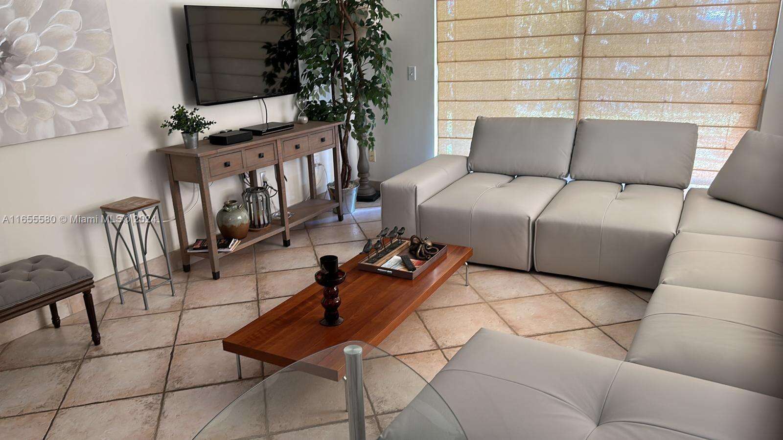The Yacht Club At Aventura at 19701 Country Club Dr, Aventura, FL 33180 - For Rent photo 3