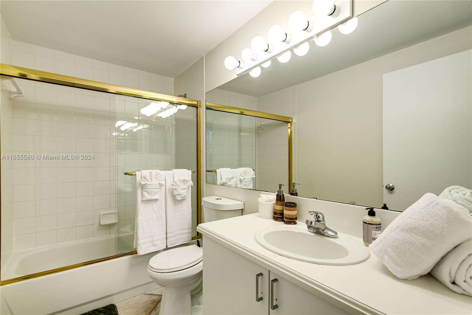The Yacht Club At Aventura at 19701 Country Club Dr, Aventura, FL 33180 - For Rent photo 21