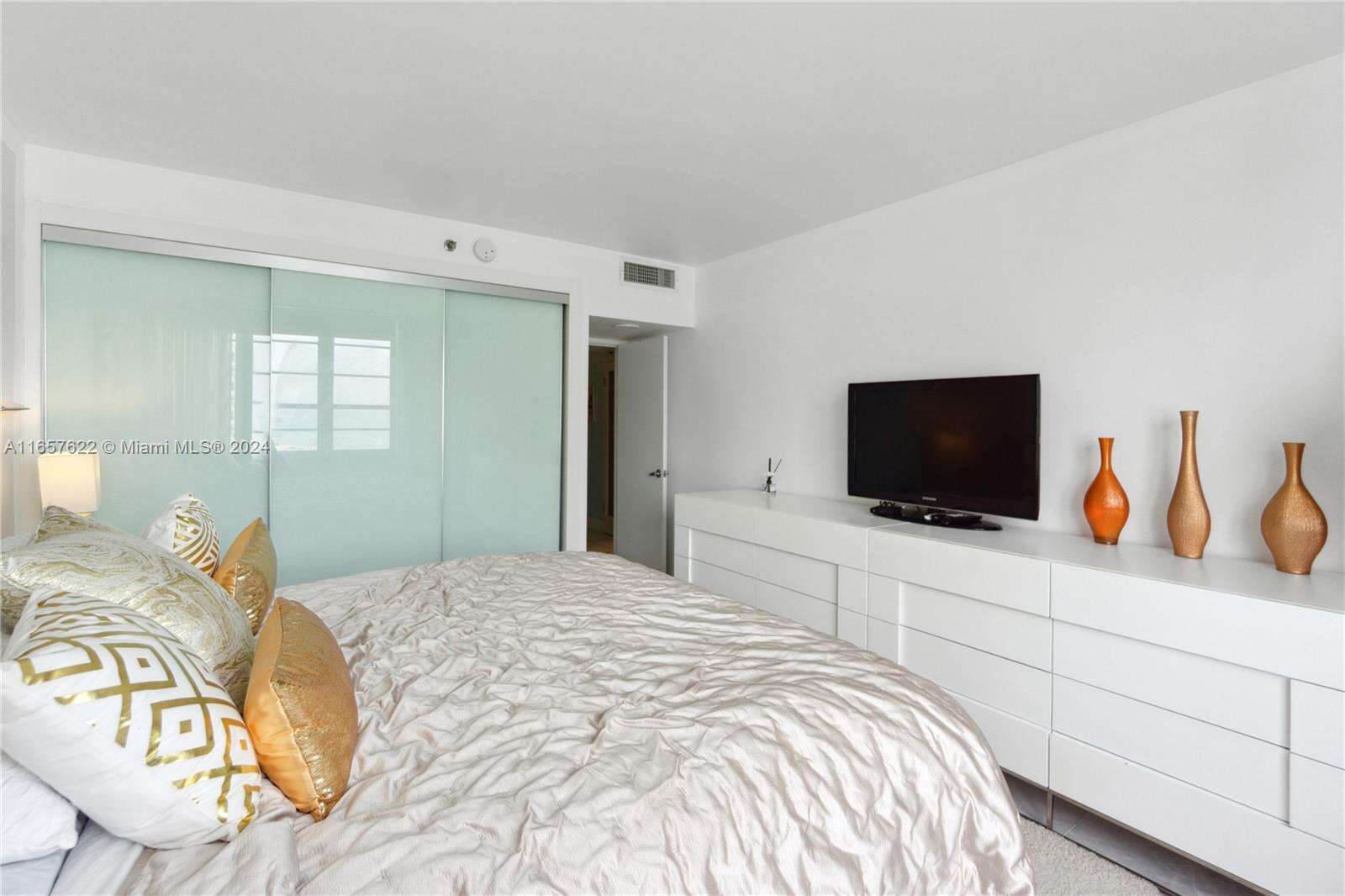Decoplage at 100 Lincoln Rd, Miami Beach, FL 33139 - For Rent photo 12
