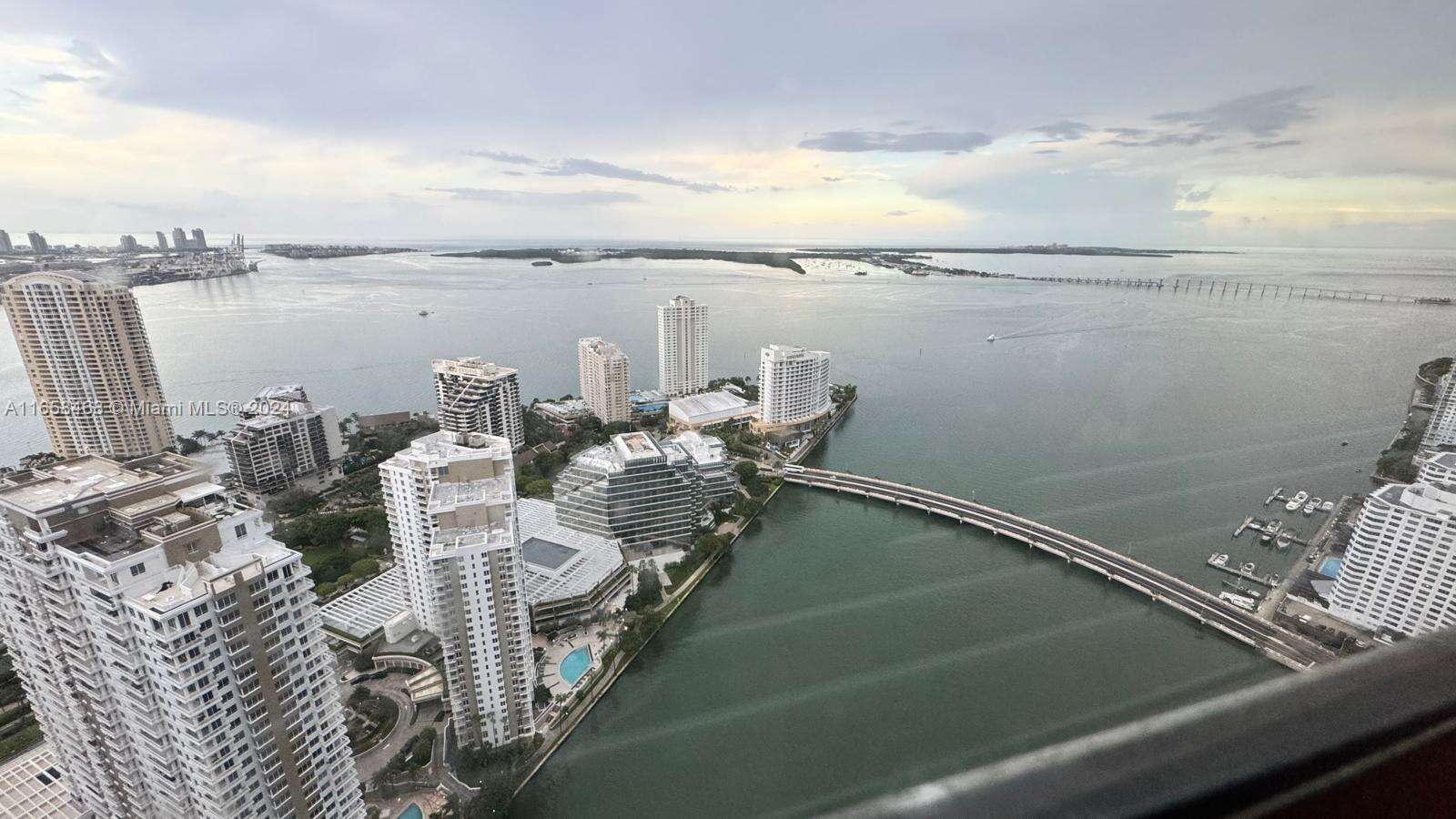 Icon Brickell 2 at 495 Brickell Ave, Miami, FL 33131 - For Rent photo 2