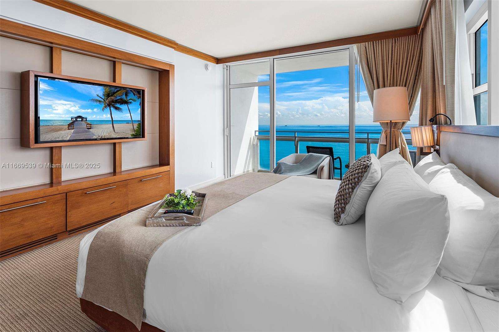 Central Carillon at Miami Beach, FL 33141 - For Rent photo 16