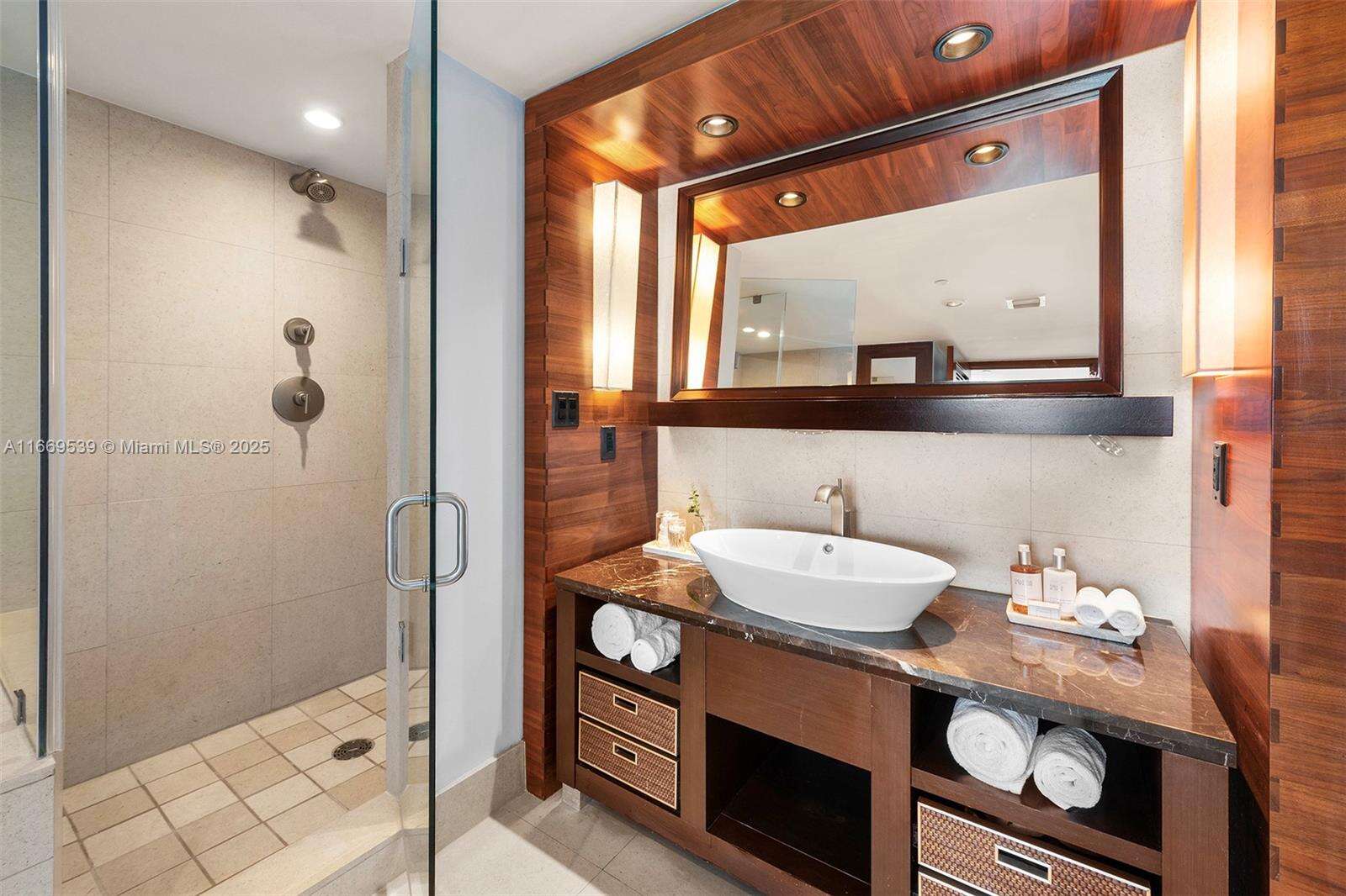 Central Carillon at Miami Beach, FL 33141 - For Rent photo 20