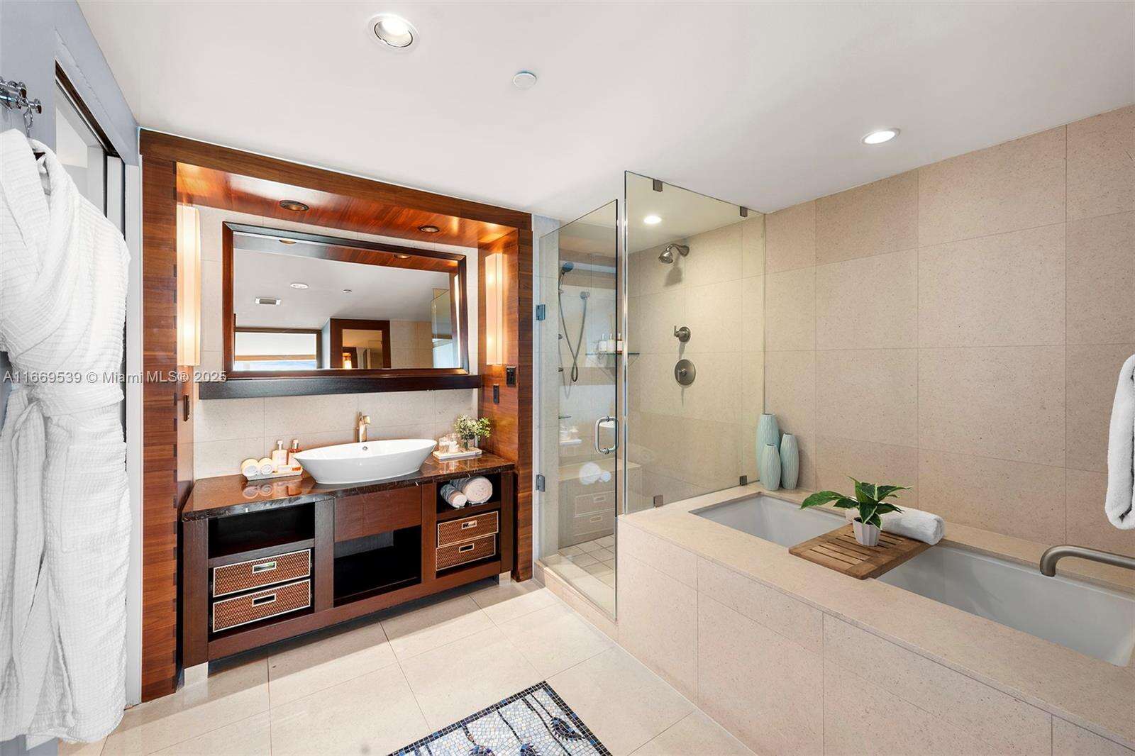 Central Carillon at Miami Beach, FL 33141 - For Rent photo 31
