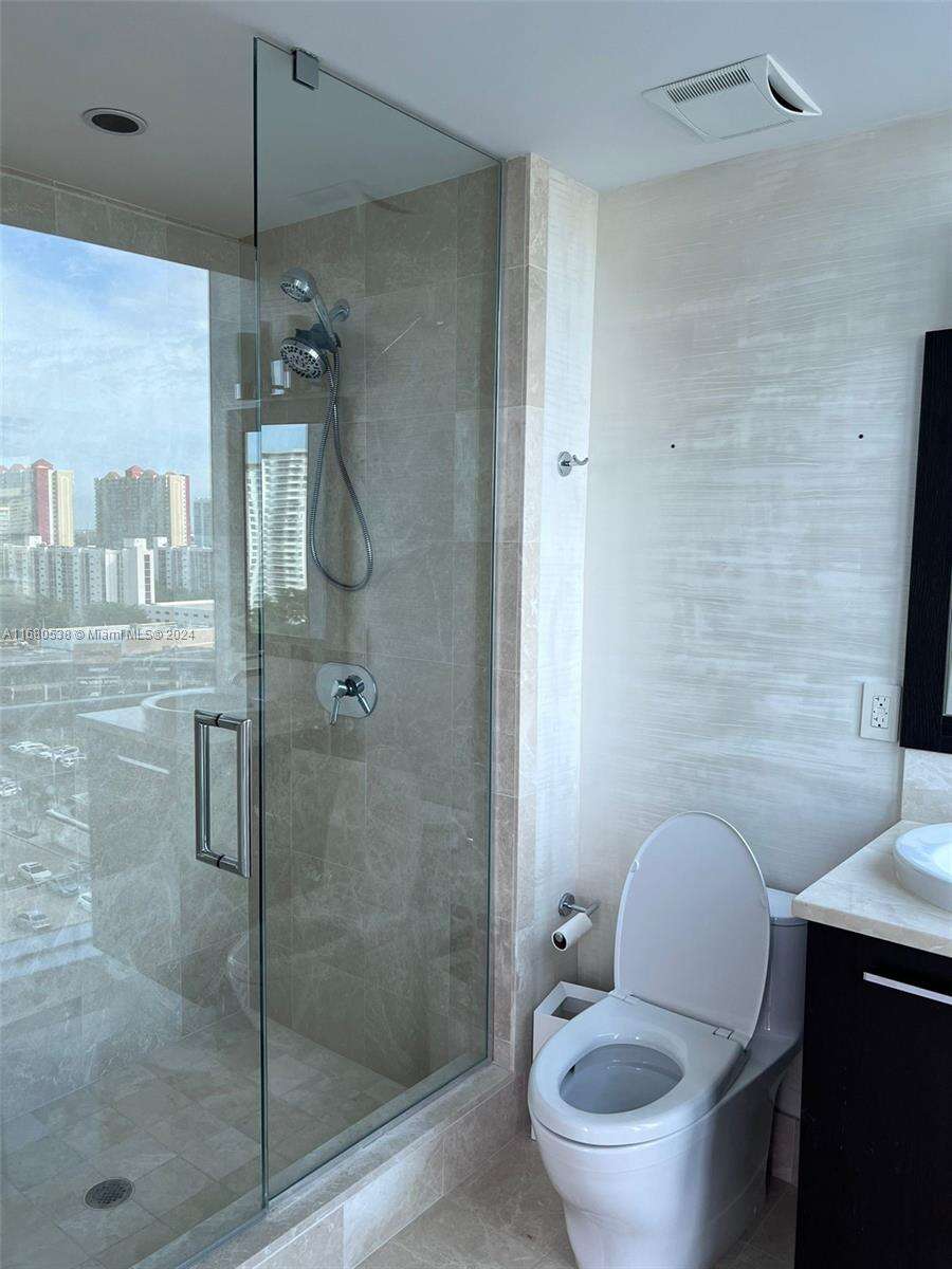 Jade Ocean at 17121 Collins Ave, Sunny Isles Beach, FL 33160 - For Rent photo 15