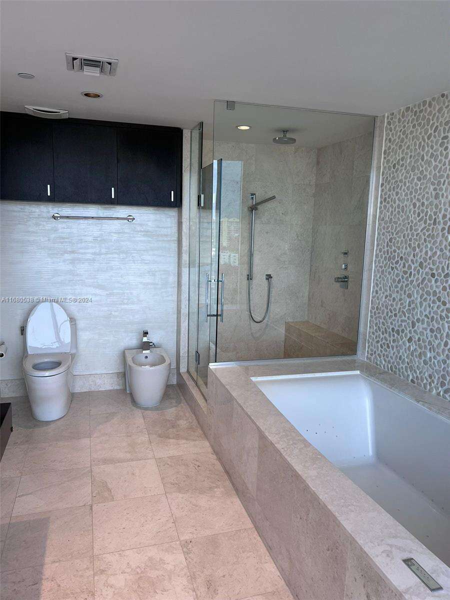 Jade Ocean at 17121 Collins Ave, Sunny Isles Beach, FL 33160 - For Rent photo 19