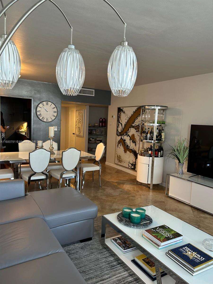 Decoplage at 100 Lincoln Rd, Miami Beach, FL 33139 - For Rent photo 1