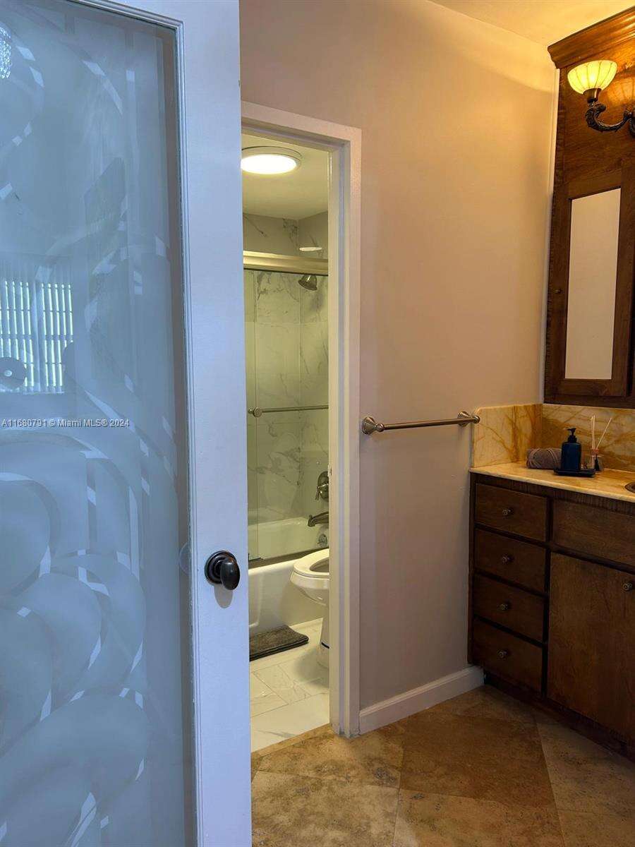 Decoplage at 100 Lincoln Rd, Miami Beach, FL 33139 - For Rent photo 15