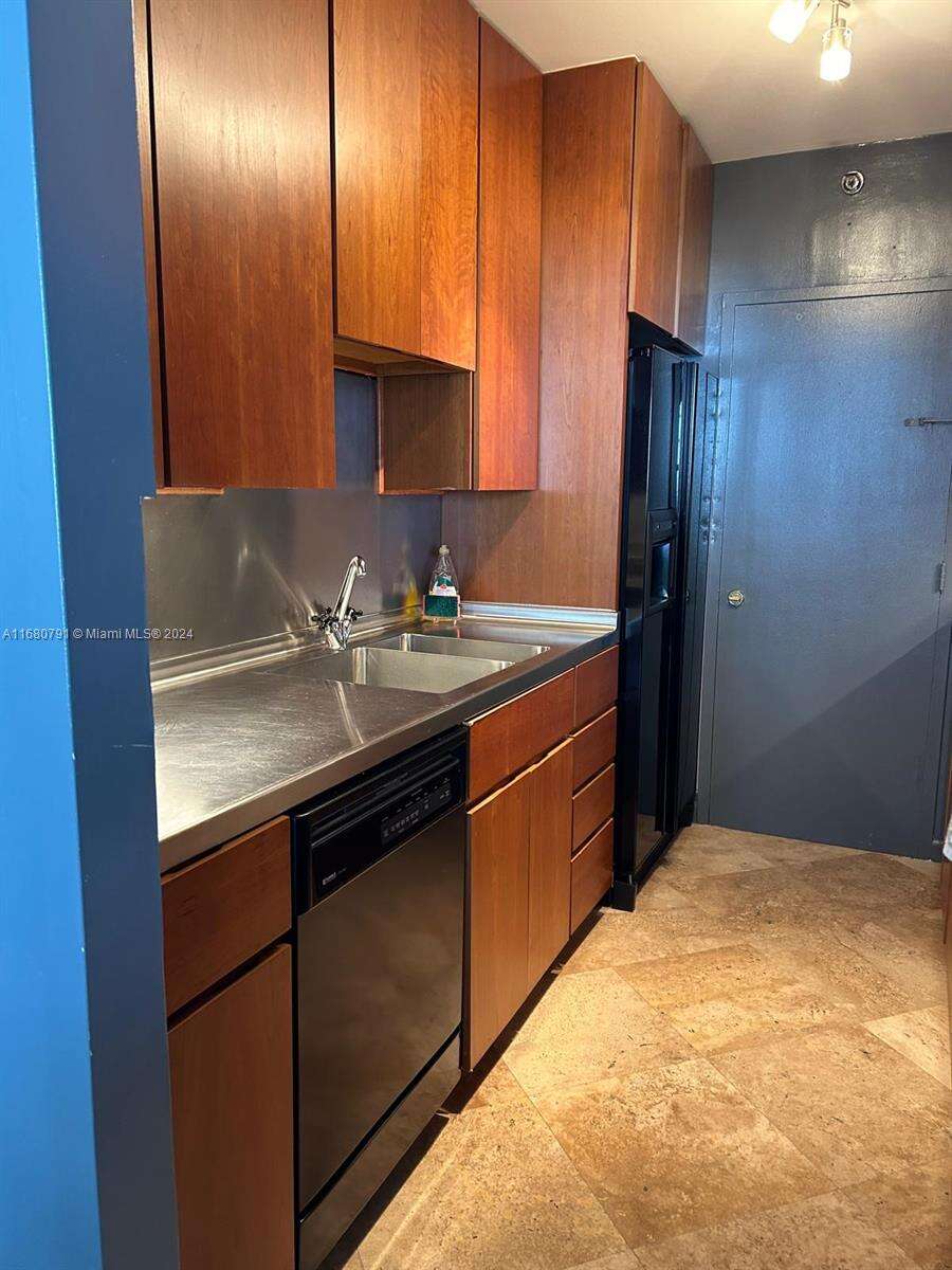Decoplage at 100 Lincoln Rd, Miami Beach, FL 33139 - For Rent photo 22