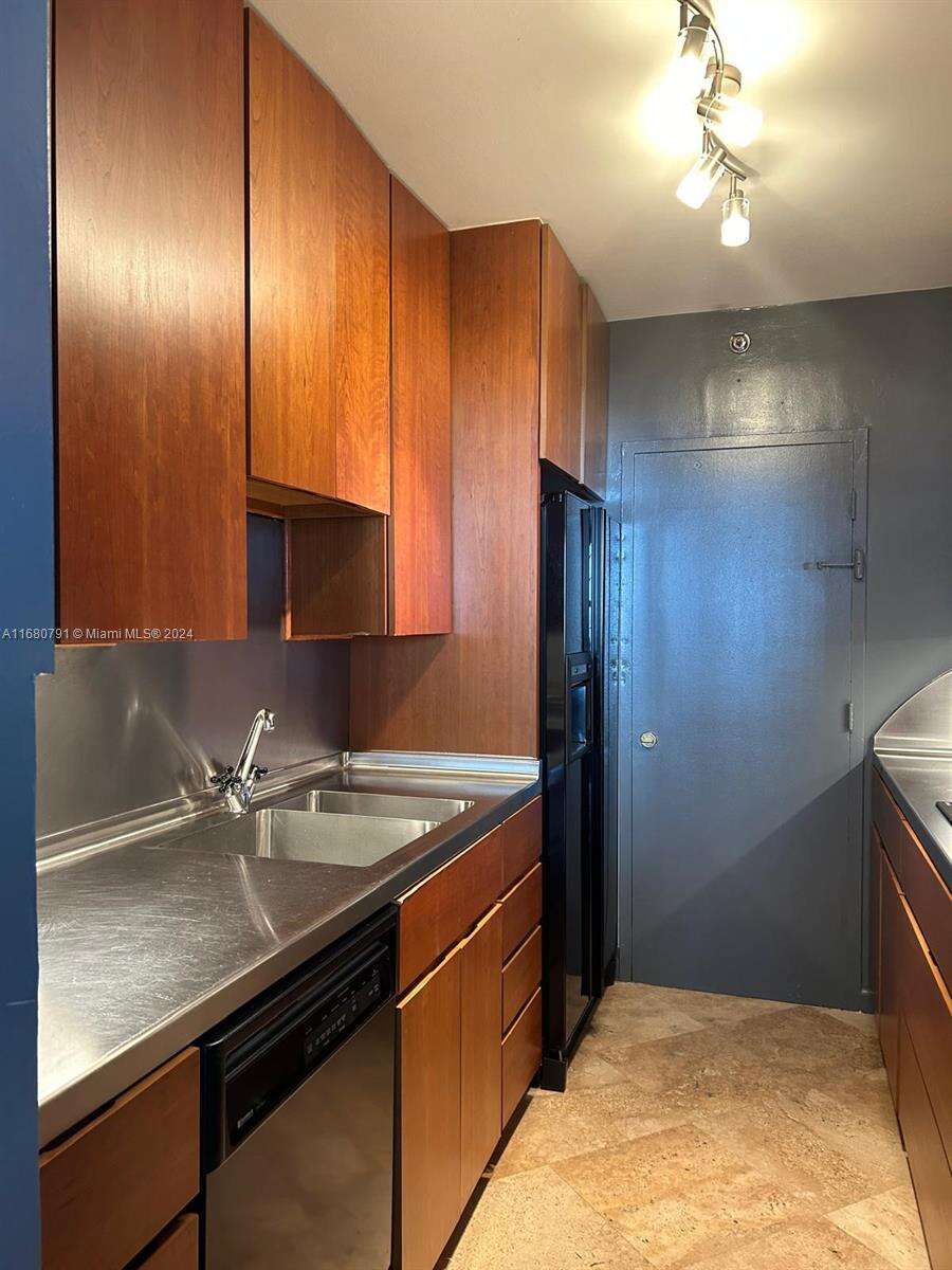 Decoplage at 100 Lincoln Rd, Miami Beach, FL 33139 - For Rent photo 25