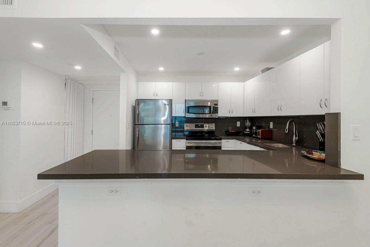 Roney Palace at 2301 Collins Ave, Miami Beach, FL 33139 - For Rent photo 11