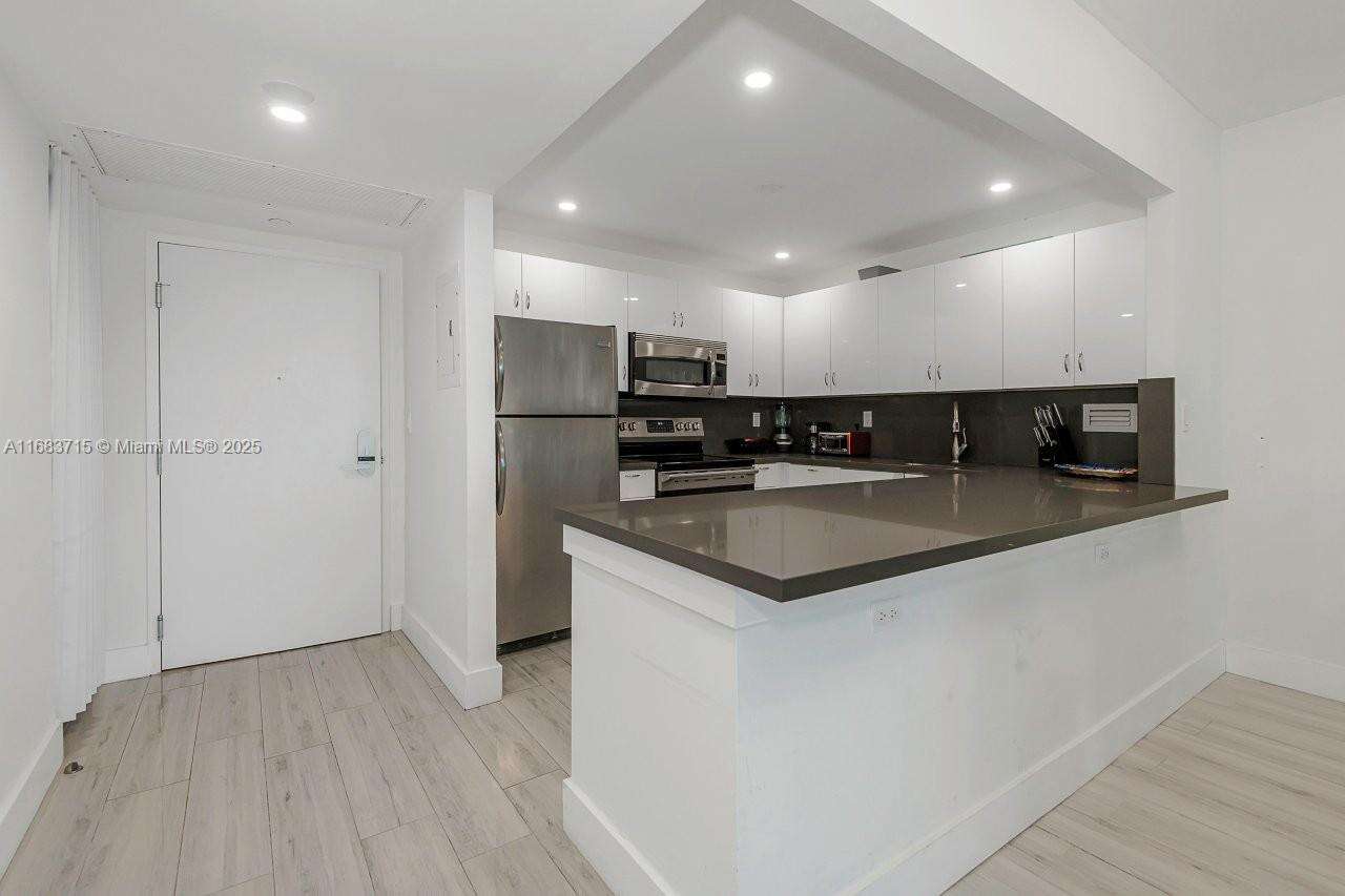 Roney Palace at 2301 Collins Ave, Miami Beach, FL 33139 - For Rent photo 12