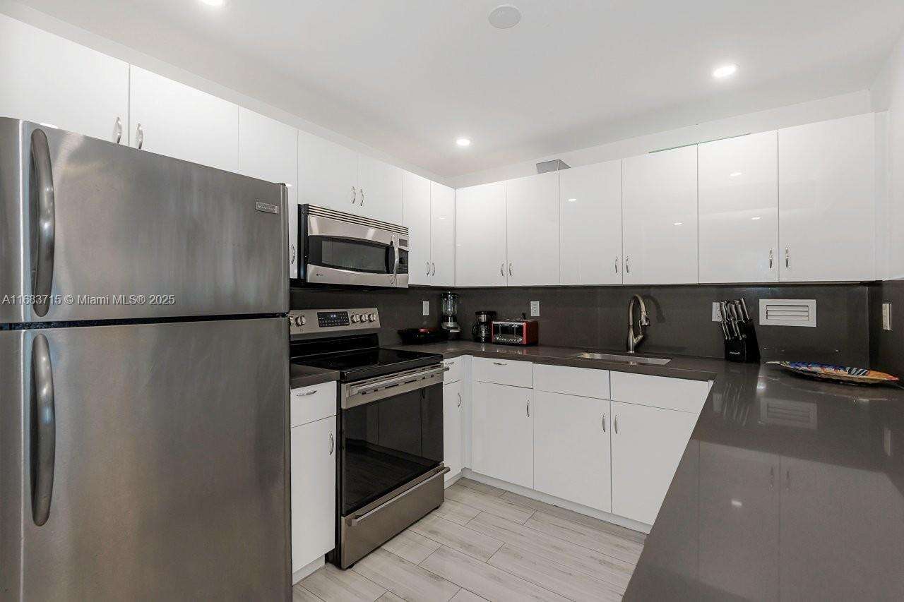 Roney Palace at 2301 Collins Ave, Miami Beach, FL 33139 - For Rent photo 13