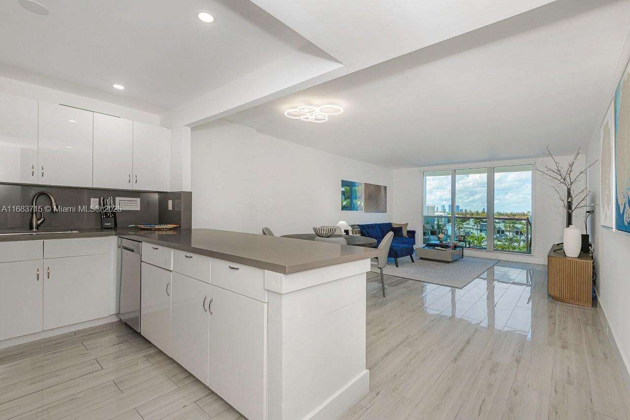 Roney Palace at 2301 Collins Ave, Miami Beach, FL 33139 - For Rent photo 14