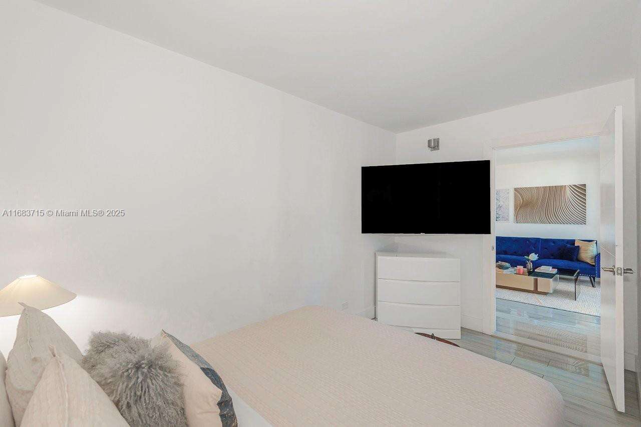 Roney Palace at 2301 Collins Ave, Miami Beach, FL 33139 - For Rent photo 19