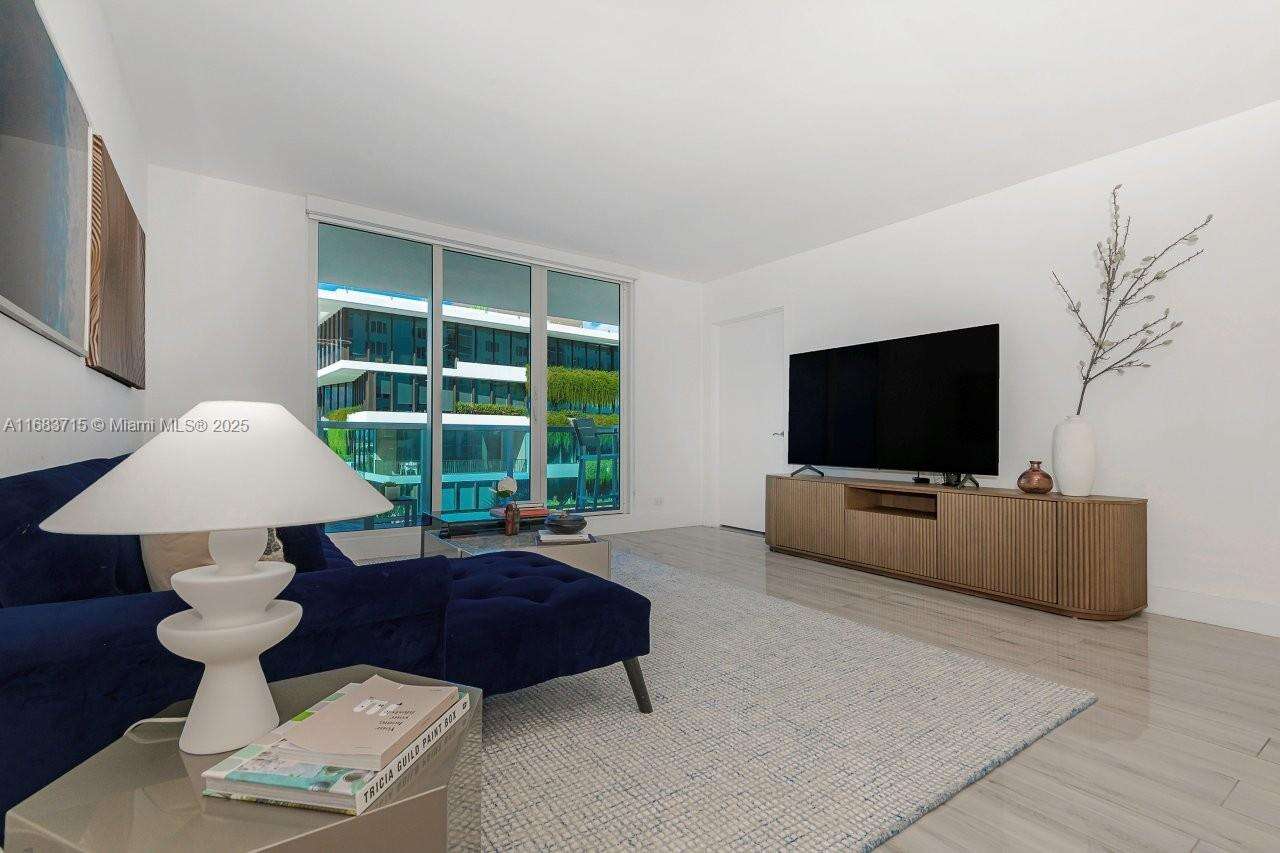Roney Palace at 2301 Collins Ave, Miami Beach, FL 33139 - For Rent photo 3