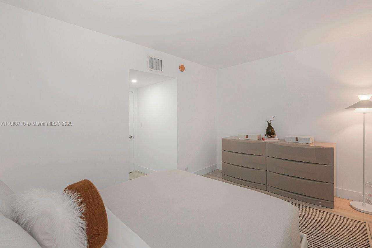 Roney Palace at 2301 Collins Ave, Miami Beach, FL 33139 - For Rent photo 22