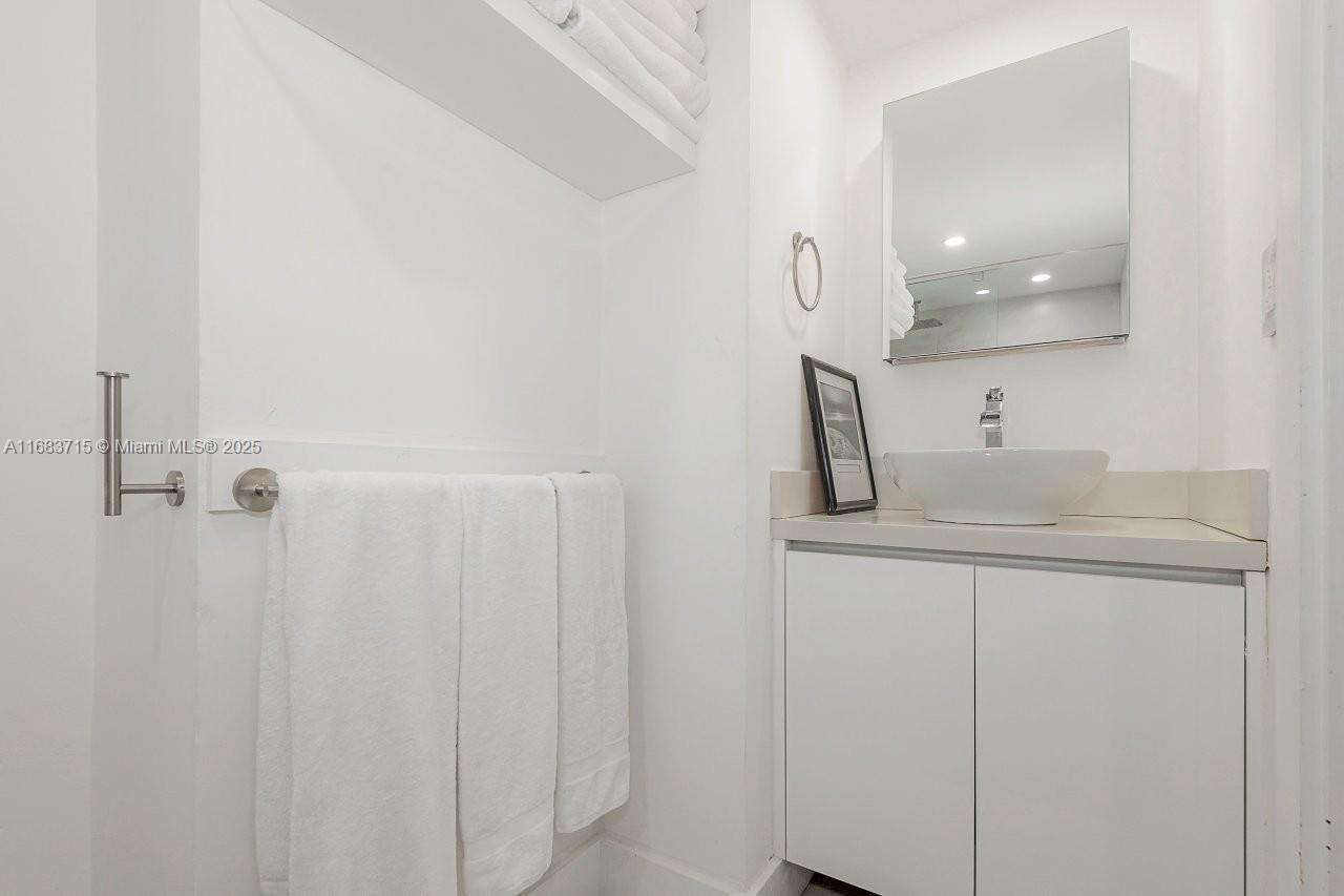 Roney Palace at 2301 Collins Ave, Miami Beach, FL 33139 - For Rent photo 23