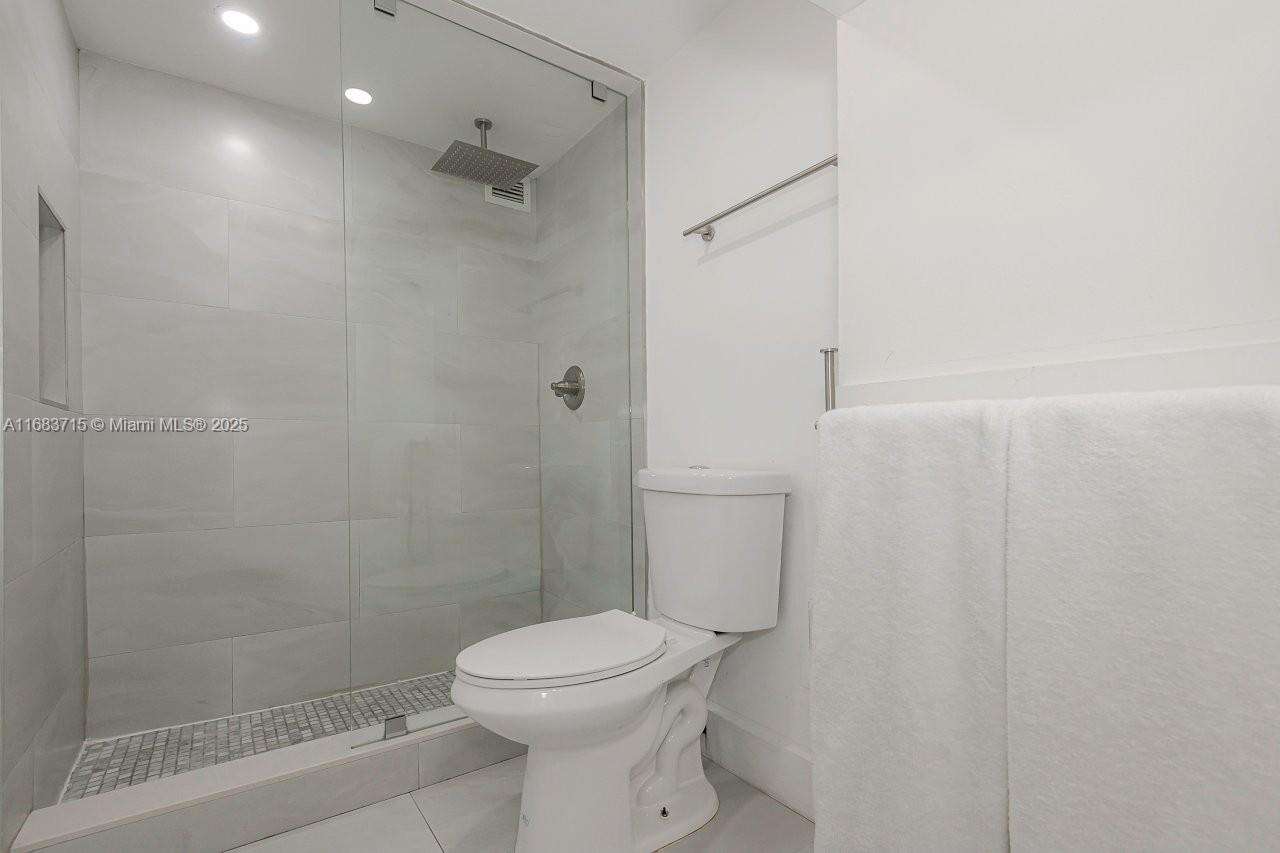 Roney Palace at 2301 Collins Ave, Miami Beach, FL 33139 - For Rent photo 24