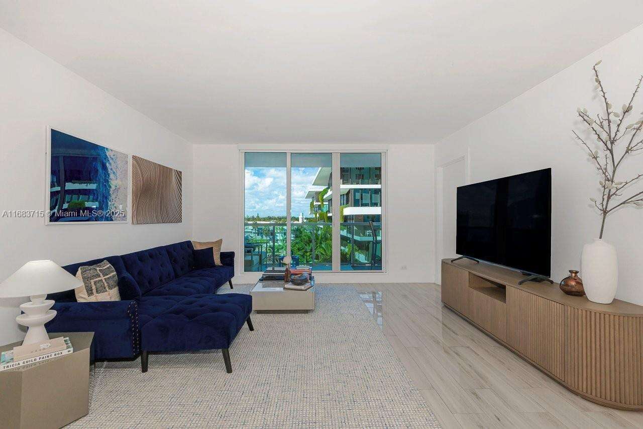Roney Palace at 2301 Collins Ave, Miami Beach, FL 33139 - For Rent photo 4