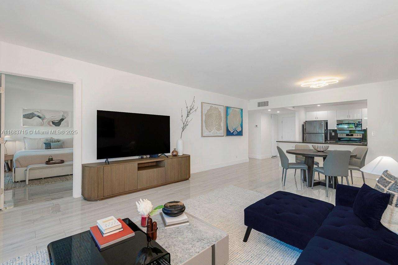 Roney Palace at 2301 Collins Ave, Miami Beach, FL 33139 - For Rent photo 6