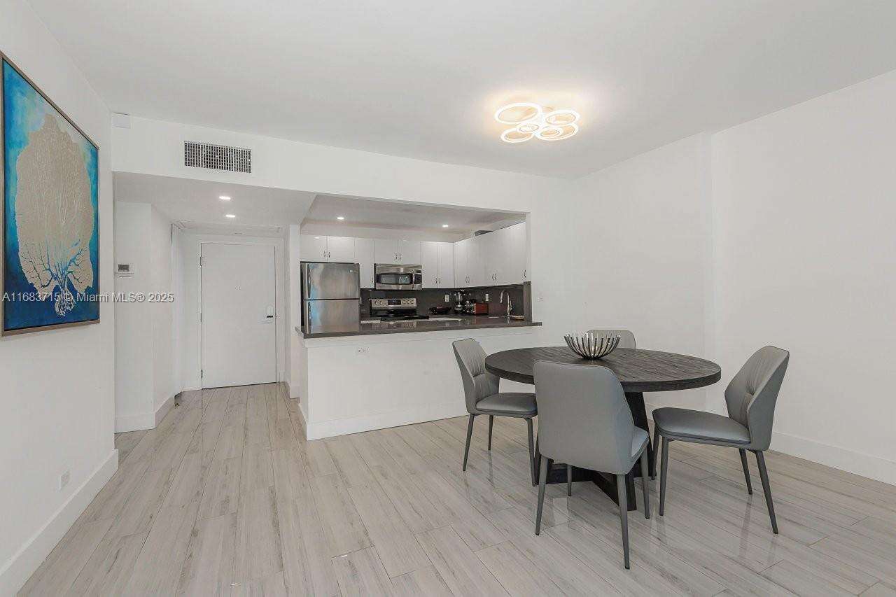 Roney Palace at 2301 Collins Ave, Miami Beach, FL 33139 - For Rent photo 8