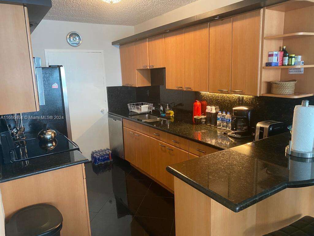 The Carriage House at 5401 Collins Ave, Miami Beach, FL 33140 - For Rent photo 22