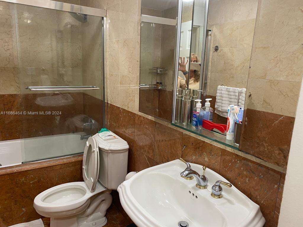 The Carriage House at 5401 Collins Ave, Miami Beach, FL 33140 - For Rent photo 33