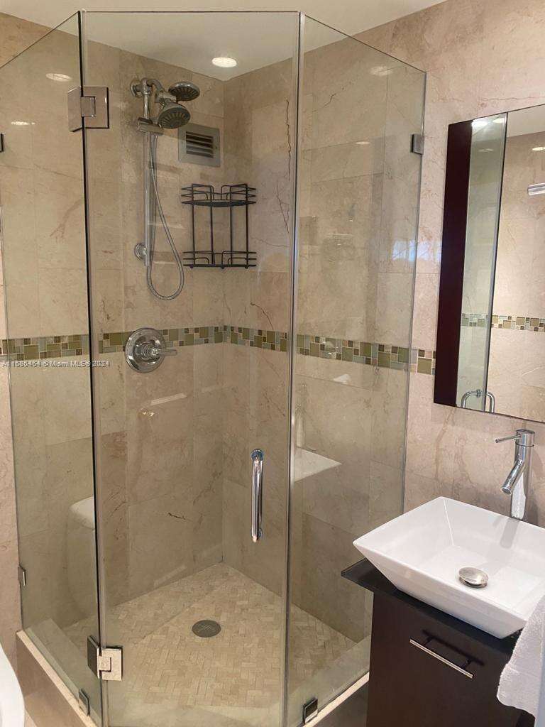 The Carriage House at 5401 Collins Ave, Miami Beach, FL 33140 - For Rent photo 40