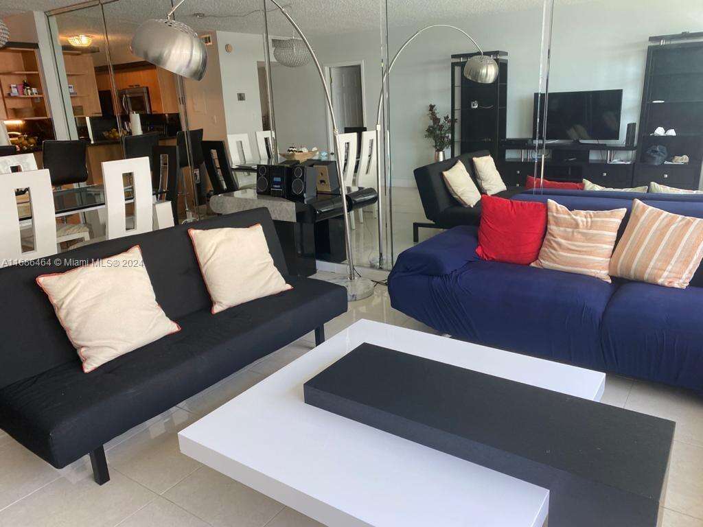 The Carriage House at 5401 Collins Ave, Miami Beach, FL 33140 - For Rent photo 10