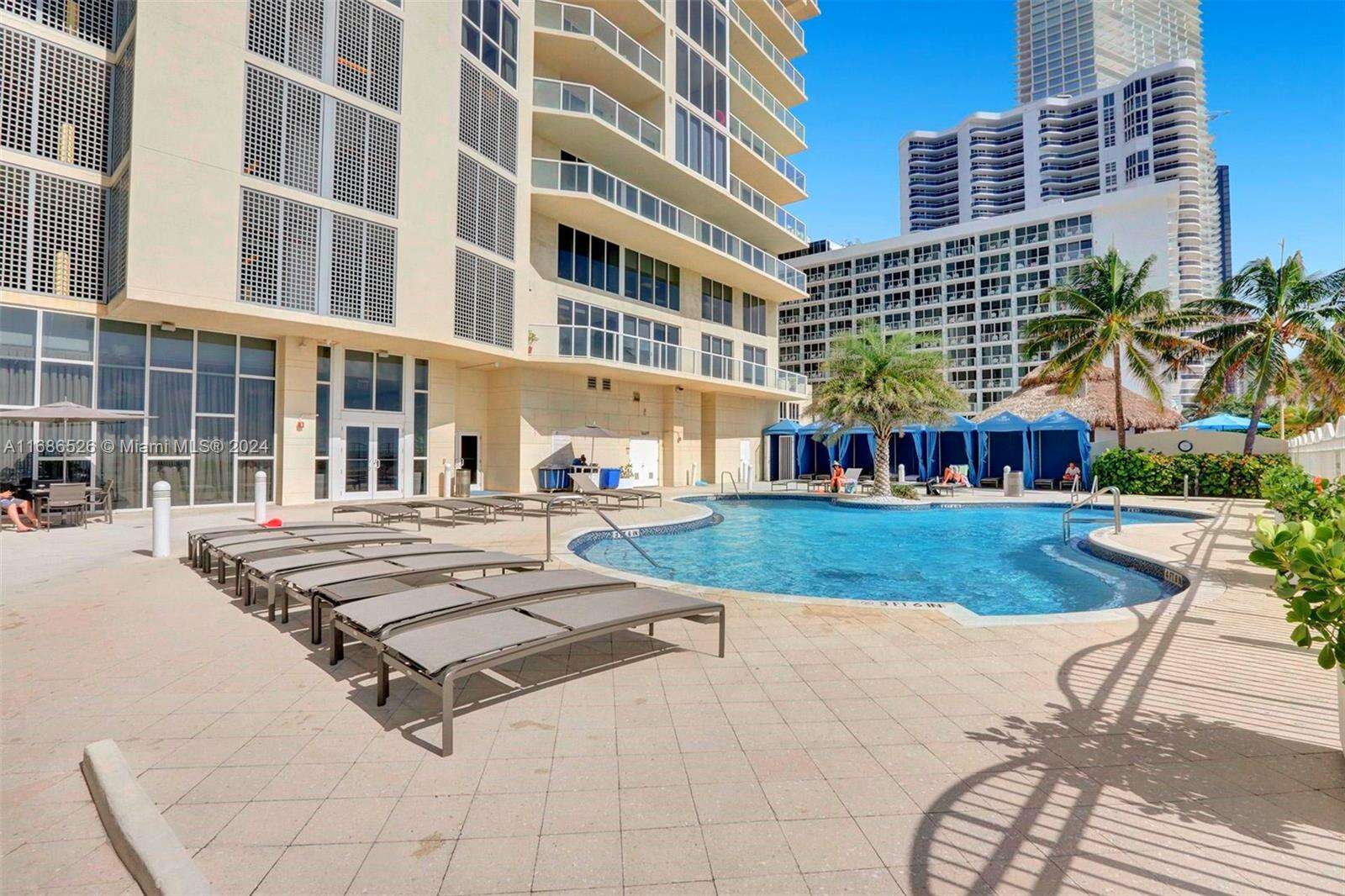 La Perla at 16699 Collins Ave, Sunny Isles Beach, FL 33160 - For Rent photo 2
