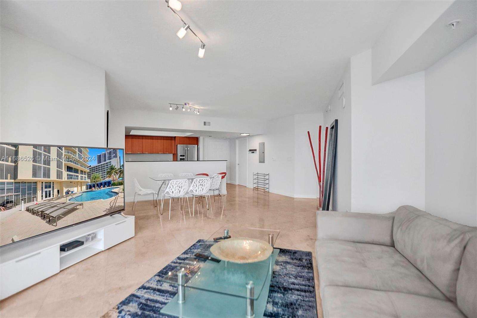 La Perla at 16699 Collins Ave, Sunny Isles Beach, FL 33160 - For Rent photo 12