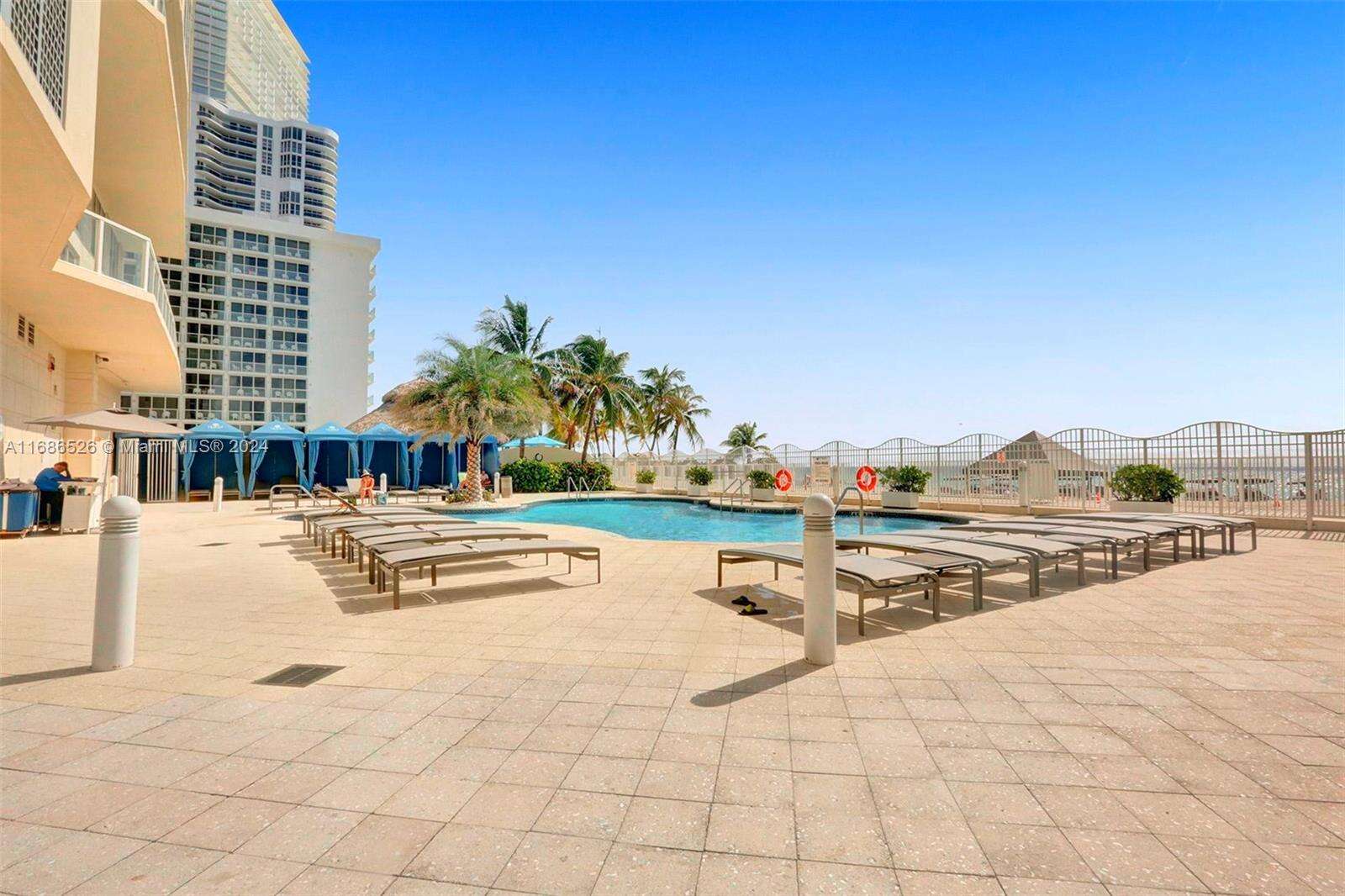 La Perla at 16699 Collins Ave, Sunny Isles Beach, FL 33160 - For Rent photo 4
