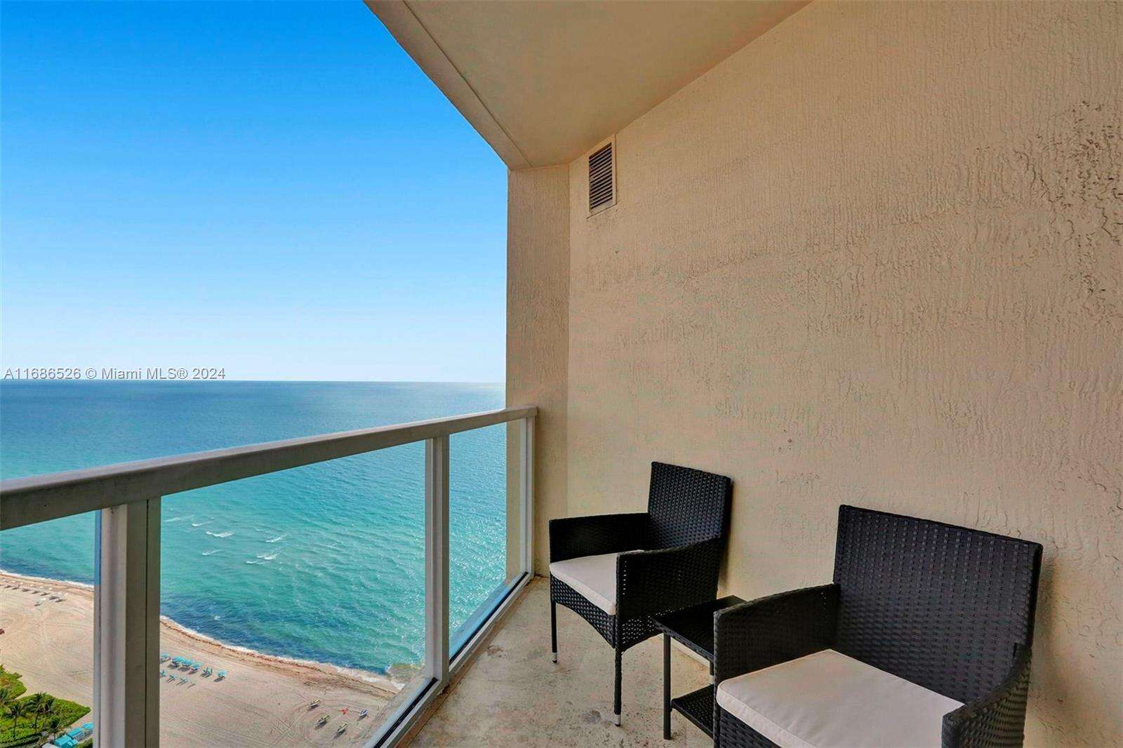 La Perla at 16699 Collins Ave, Sunny Isles Beach, FL 33160 - For Rent photo 33