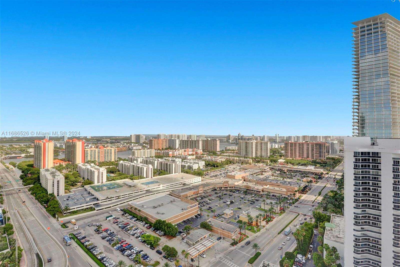 La Perla at 16699 Collins Ave, Sunny Isles Beach, FL 33160 - For Rent photo 34