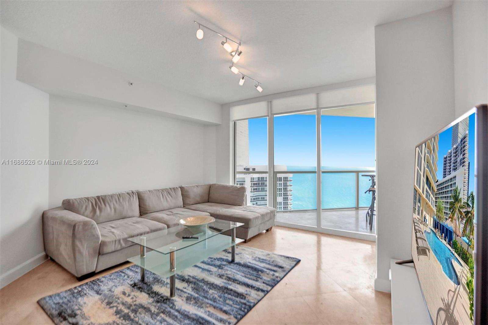 La Perla at 16699 Collins Ave, Sunny Isles Beach, FL 33160 - For Rent photo 10
