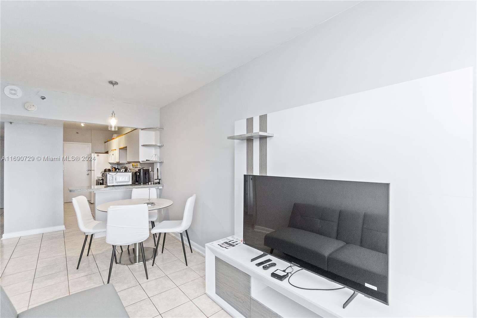 Decoplage at 100 Lincoln Rd, Miami Beach, FL 33139 - For Rent photo 3