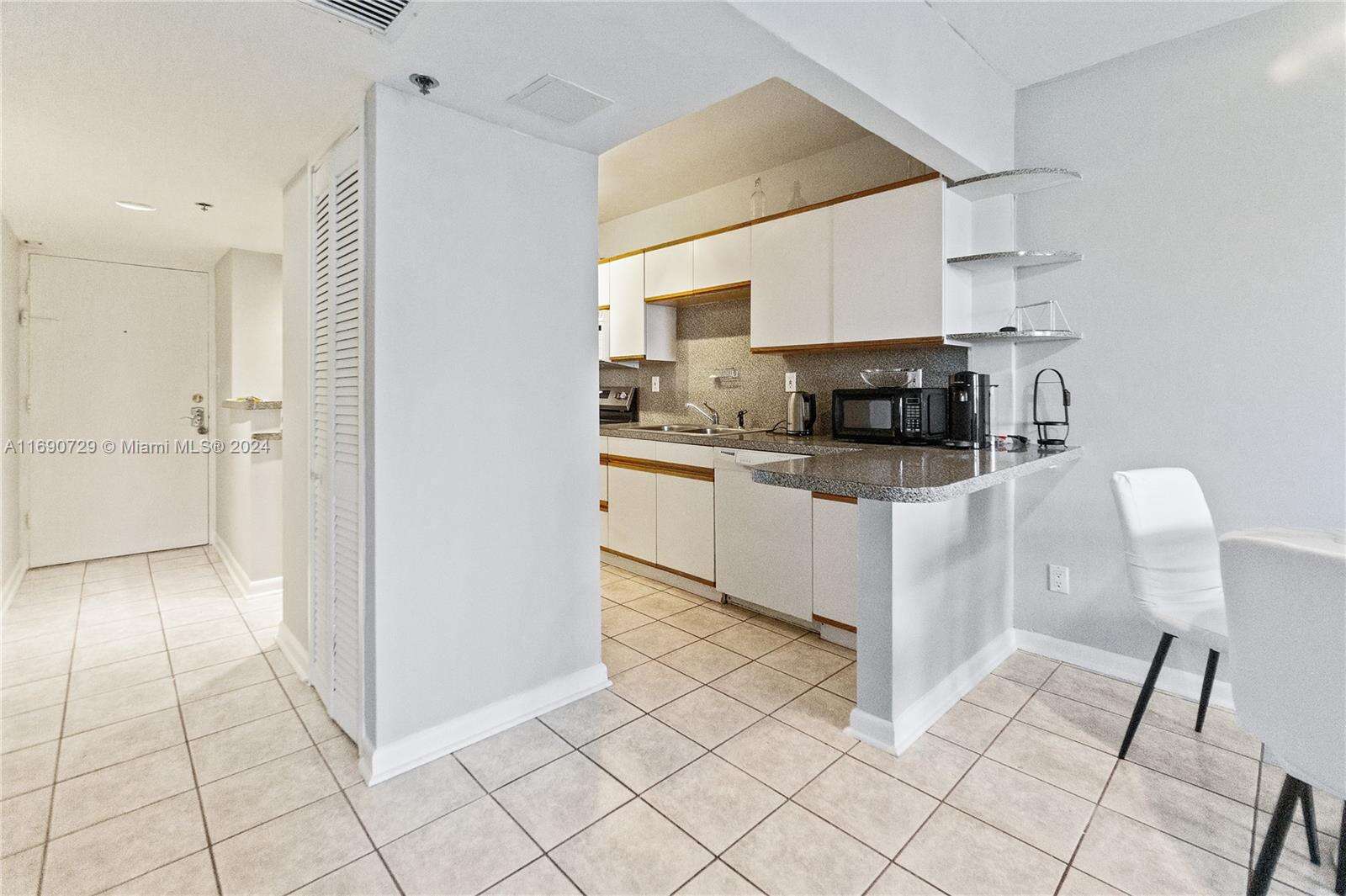 Decoplage at 100 Lincoln Rd, Miami Beach, FL 33139 - For Rent photo 5