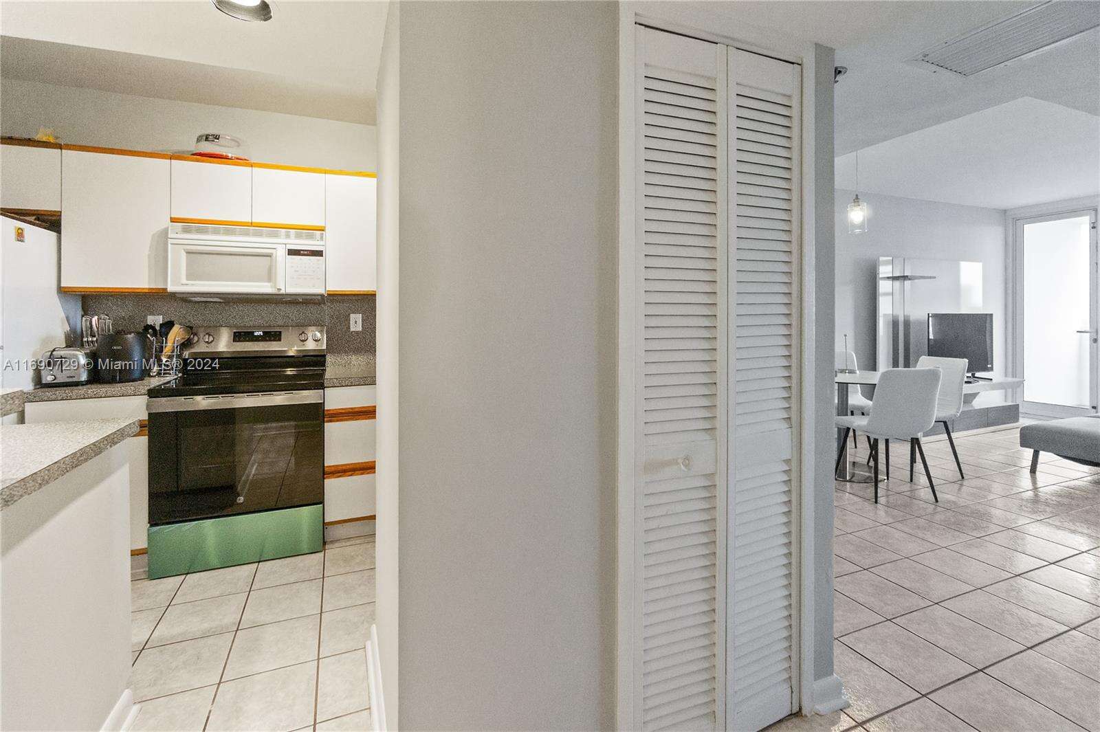 Decoplage at 100 Lincoln Rd, Miami Beach, FL 33139 - For Rent photo 7