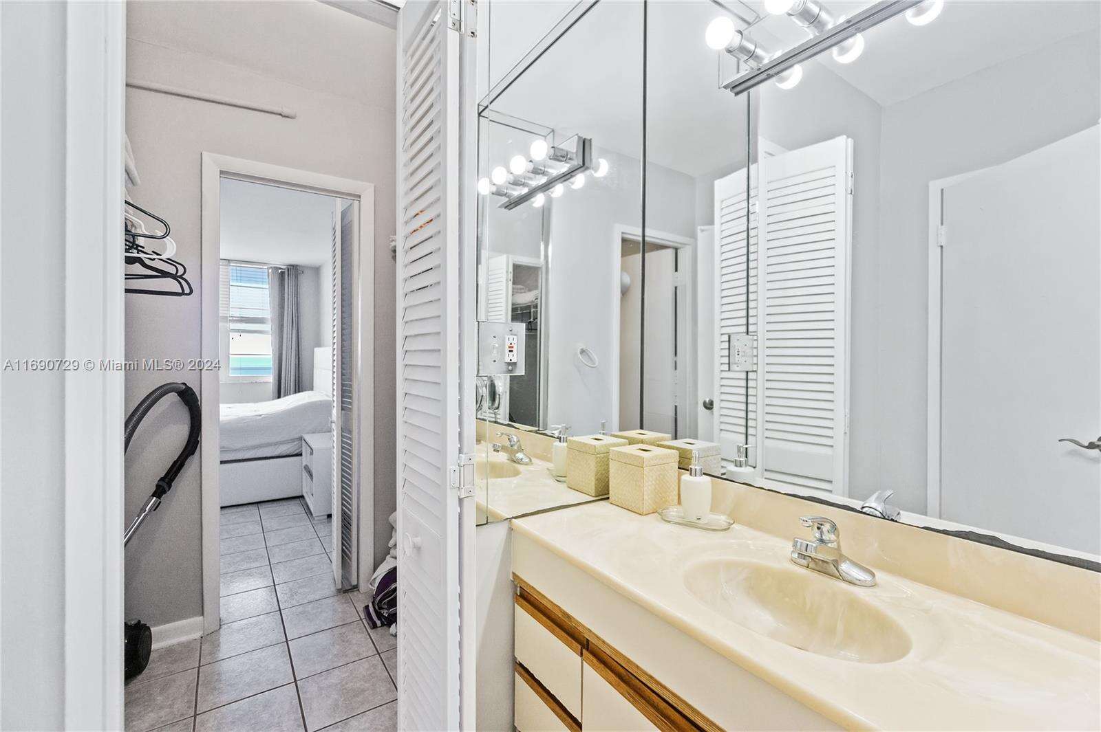 Decoplage at 100 Lincoln Rd, Miami Beach, FL 33139 - For Rent photo 8