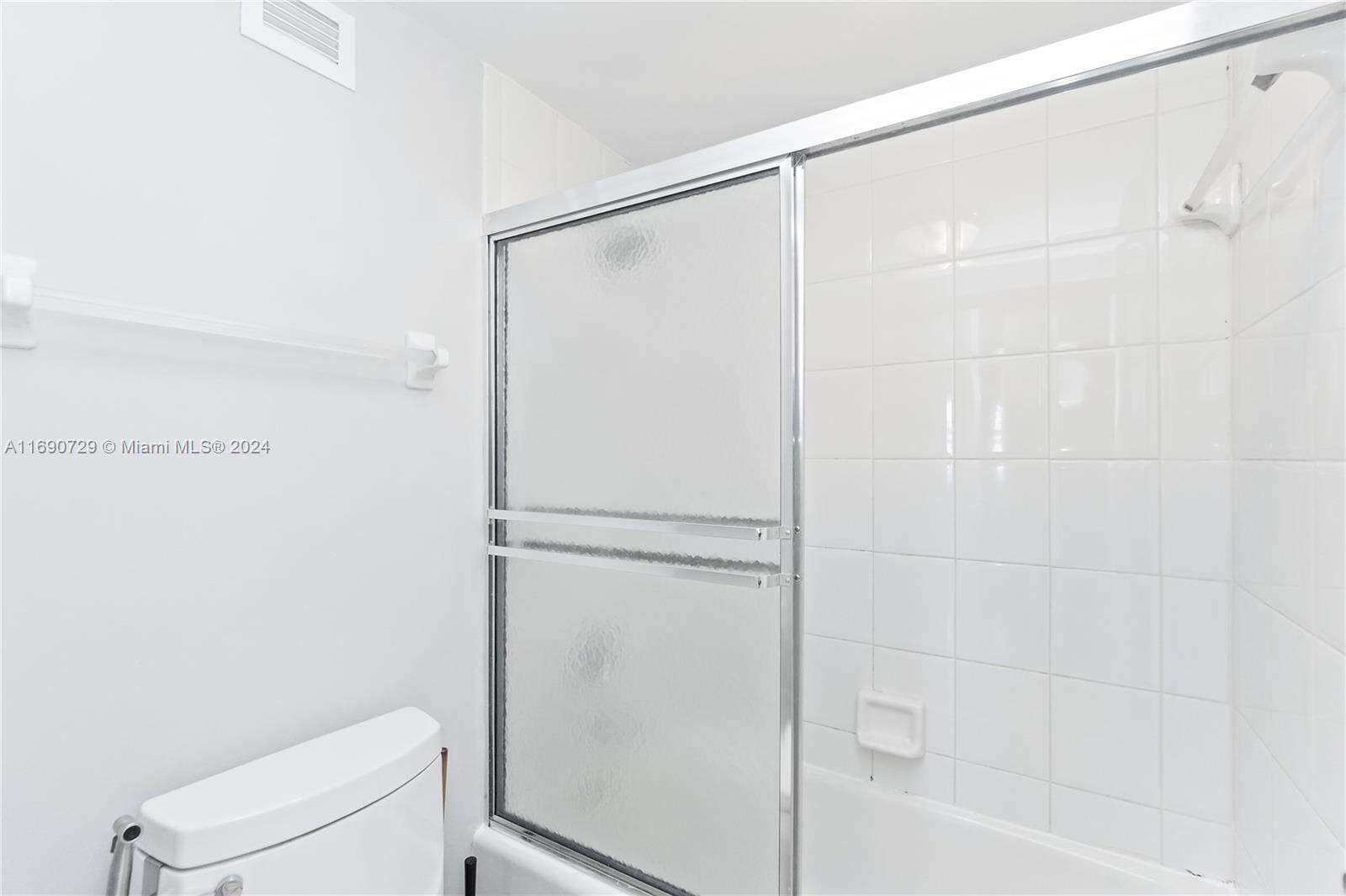 Decoplage at 100 Lincoln Rd, Miami Beach, FL 33139 - For Rent photo 9