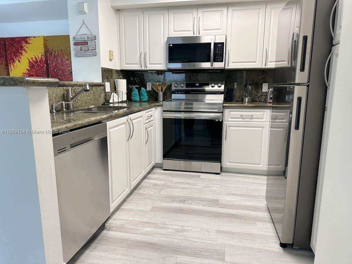 The Yacht Club At Aventura at 19999 Country Club Dr, Aventura, FL 33180 - For Rent photo 17