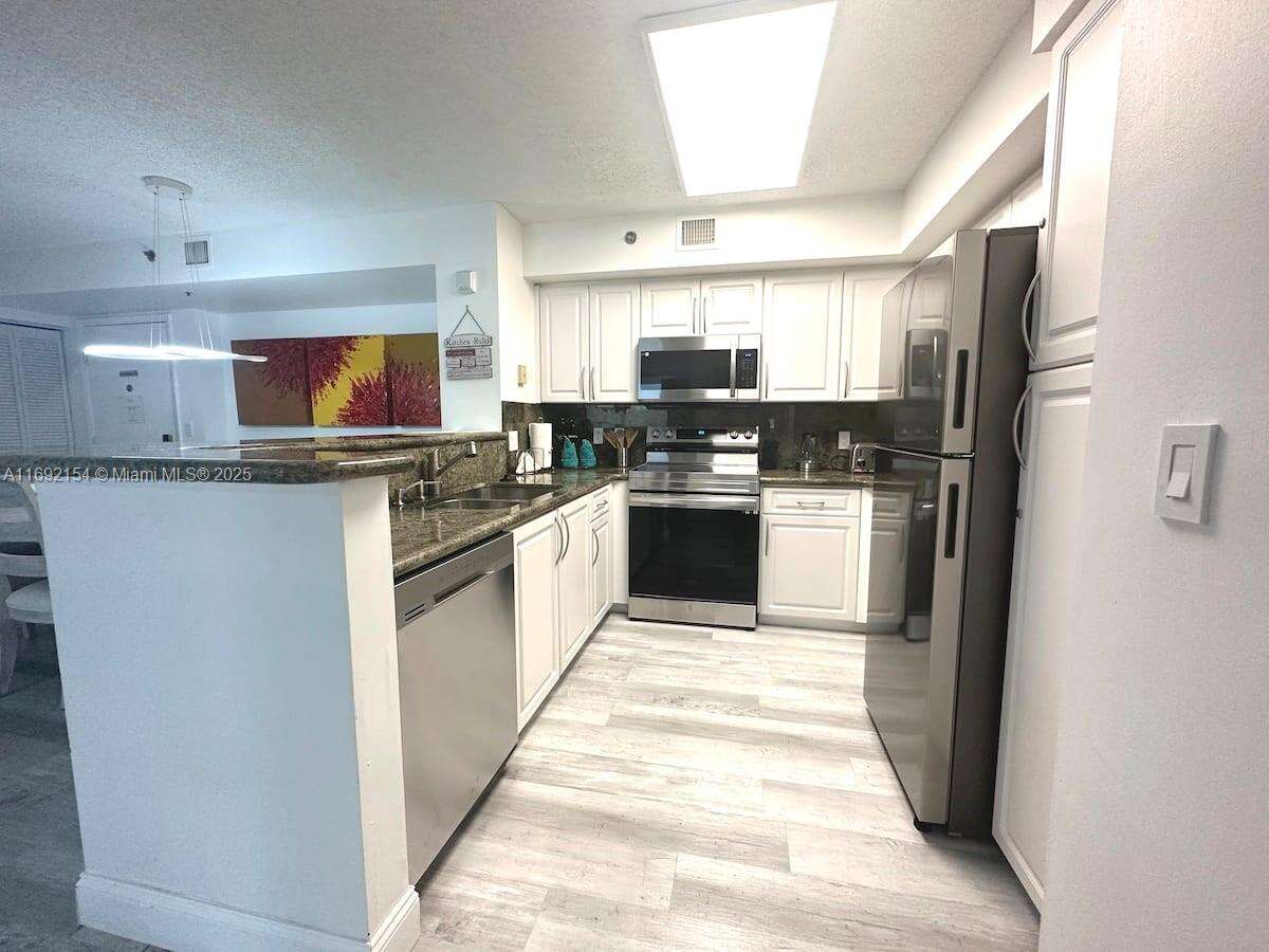 The Yacht Club At Aventura at 19999 Country Club Dr, Aventura, FL 33180 - For Rent photo 18