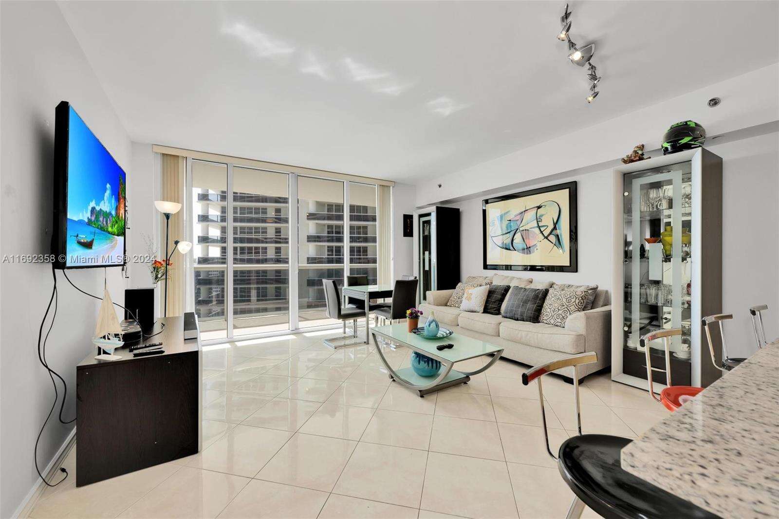 The Beach Club Two at 1830 Ocean Dr, Hallandale Beach, FL 33009 - For Rent photo 4