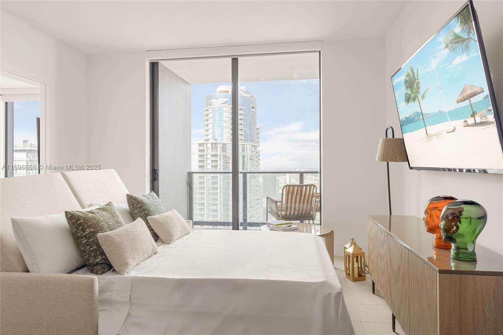 Natiivo | Gale Miami at 159 6th St, Miami, FL 33132 - For Rent photo 16